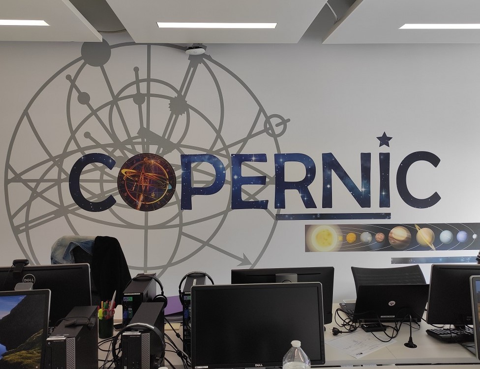 COMATEF - Pose de papier peint un seul lé Copernic